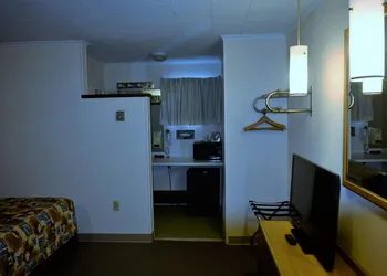 Budget Host Inn Iron Mountain hotel thumbnail 6