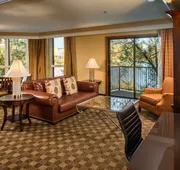 DoubleTree by Hilton Seattle Airport hotel detail image 5