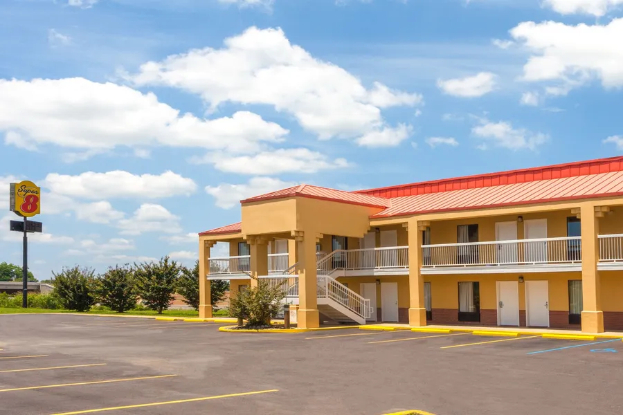 Super 8 by Wyndham Madison/Ridgeland Area hotel detail image 2
