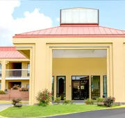 Super 8 by Wyndham Madison/Ridgeland Area hotel detail image 3
