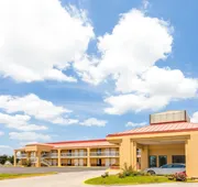 Super 8 by Wyndham Madison/Ridgeland Area hotel detail image 4