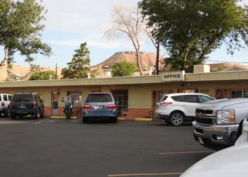 Rainbow Motel hotel thumbnail 3