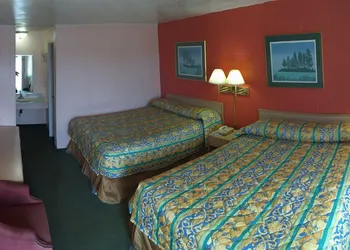 Super 7 Inn hotel thumbnail 4
