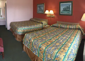 Super 7 Inn hotel thumbnail 5