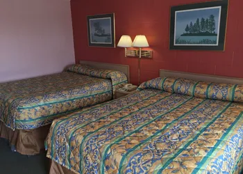 Super 7 Inn hotel thumbnail 6