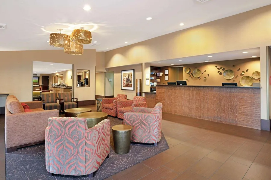 La Quinta Inn & Suites by Wyndham LV Tropicana Stadium hotel detail image 2