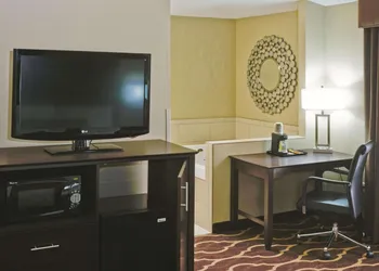 La Quinta Inn & Suites by Wyndham LV Tropicana Stadium hotel thumbnail 8