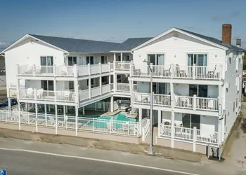 Atlantic Motel hotel thumbnail 6