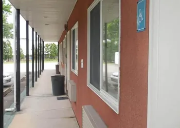 Lee's Motel hotel thumbnail 6