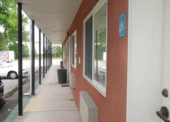 Lee's Motel hotel thumbnail 7