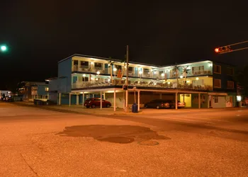 Royal Court Motel hotel thumbnail 2