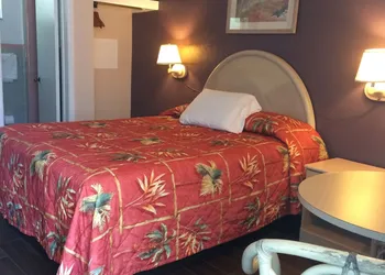 Royal Court Motel hotel thumbnail 7