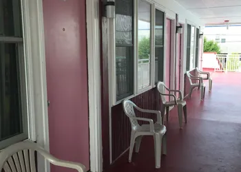 Skylark Resort Motel hotel thumbnail 3