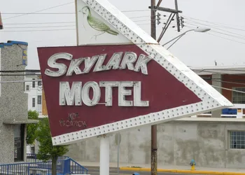 Skylark Resort Motel hotel thumbnail 4