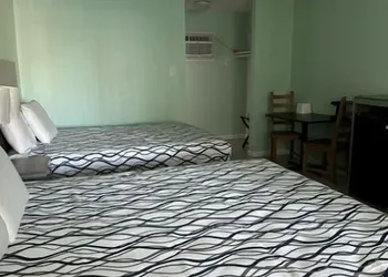 Royal Canadian Motel hotel thumbnail 5