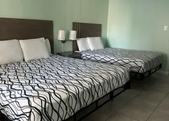 Royal Canadian Motel hotel thumbnail 7