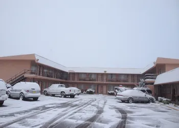 Economy Inn hotel thumbnail 2