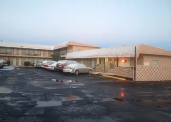 Economy Inn hotel thumbnail 4