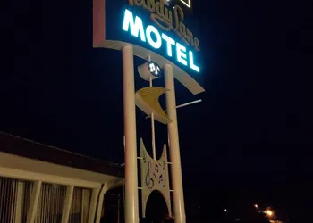 Budget Host Raton hotel thumbnail 2