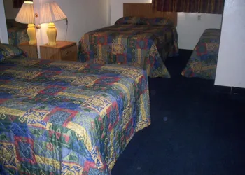 Deluxe Inn Of Roswell hotel thumbnail 7