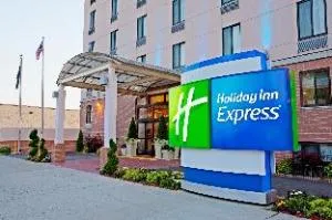 Holiday Inn Express Brooklyn hotel thumbnail 2