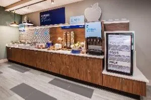 Holiday Inn Express Brooklyn hotel thumbnail 4
