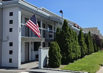 South Bay Motel hotel thumbnail 3