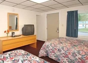 Rodeway Inn Rutland - Killington hotel thumbnail 6