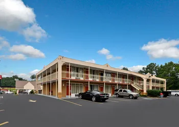 Econo Lodge Cleveland hotel thumbnail 3