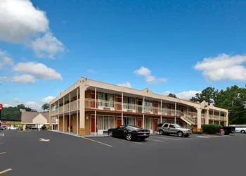 Econo Lodge Cleveland hotel thumbnail 3