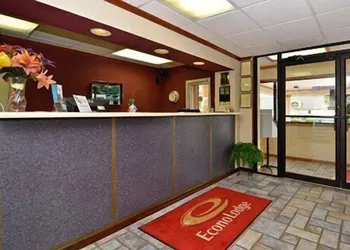 Econo Lodge Cleveland hotel thumbnail 5
