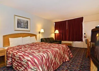 Econo Lodge Cleveland hotel thumbnail 6