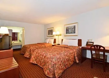 Econo Lodge Cleveland hotel thumbnail 8