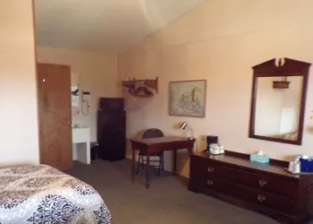 Longhouse Lodge Motel hotel thumbnail 3