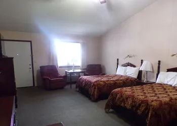 Longhouse Lodge Motel hotel thumbnail 4