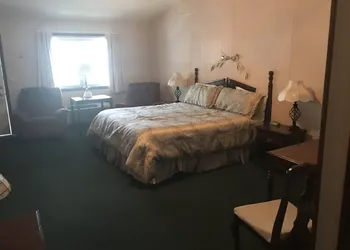 Longhouse Lodge Motel hotel thumbnail 5