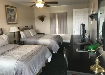 Longhouse Lodge Motel hotel thumbnail 7