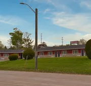 Maple Leaf Inn & Suites hotel detail image 3