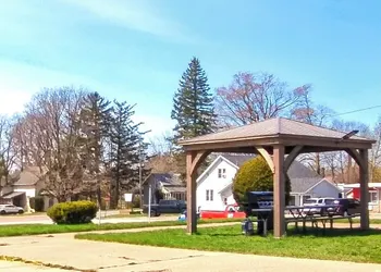 Maple Leaf Inn & Suites hotel thumbnail 6