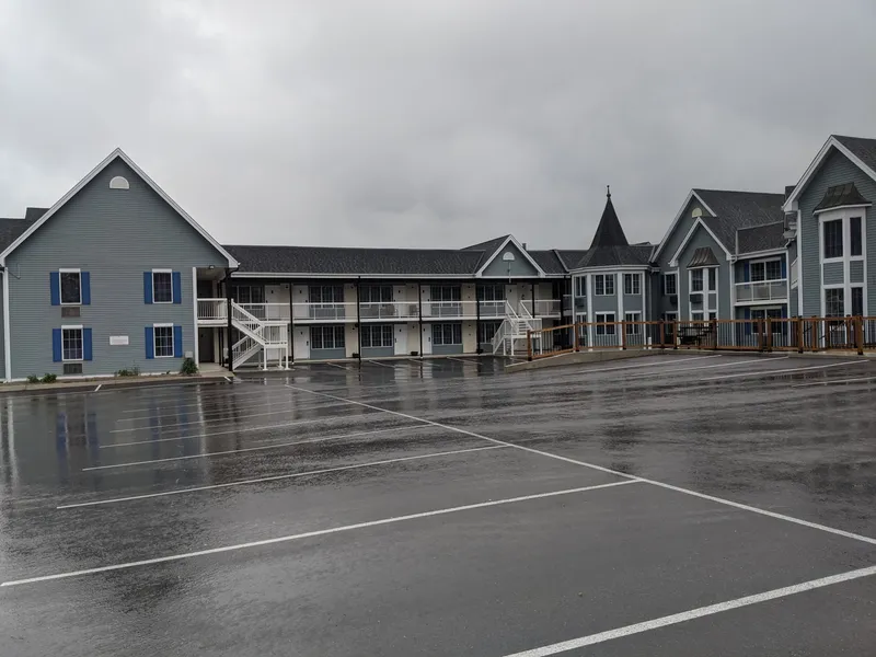 Falls Lodge and Suites hotel detail image 6