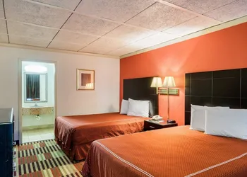 Rodeway Inn University hotel thumbnail 5