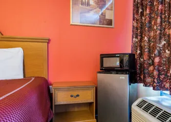 Rodeway Inn University hotel thumbnail 7