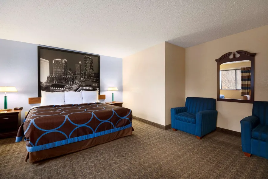 Super 8 by Wyndham Charlotte University hotel detail image 6
