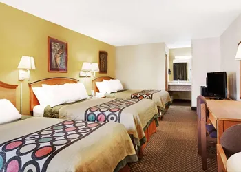 Super 8 by Wyndham Charlotte Downtown Area hotel thumbnail 2