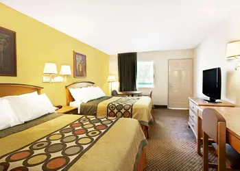 Super 8 by Wyndham Charlotte Downtown Area hotel thumbnail 3