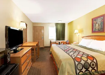 Super 8 by Wyndham Charlotte Downtown Area hotel thumbnail 5