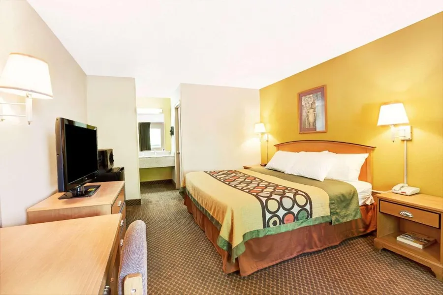 Super 8 by Wyndham Charlotte Downtown Area hotel detail image 6