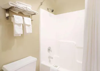 Super 8 by Wyndham Charlotte Downtown Area hotel thumbnail 8