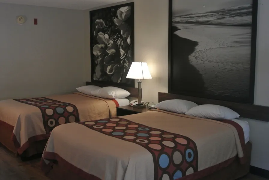 Super 8 by Wyndham Fayetteville hotel detail image 2