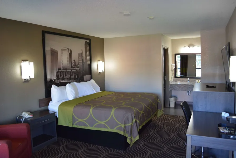 Super 8 by Wyndham Huntersville/Charlotte Area hotel detail image 6